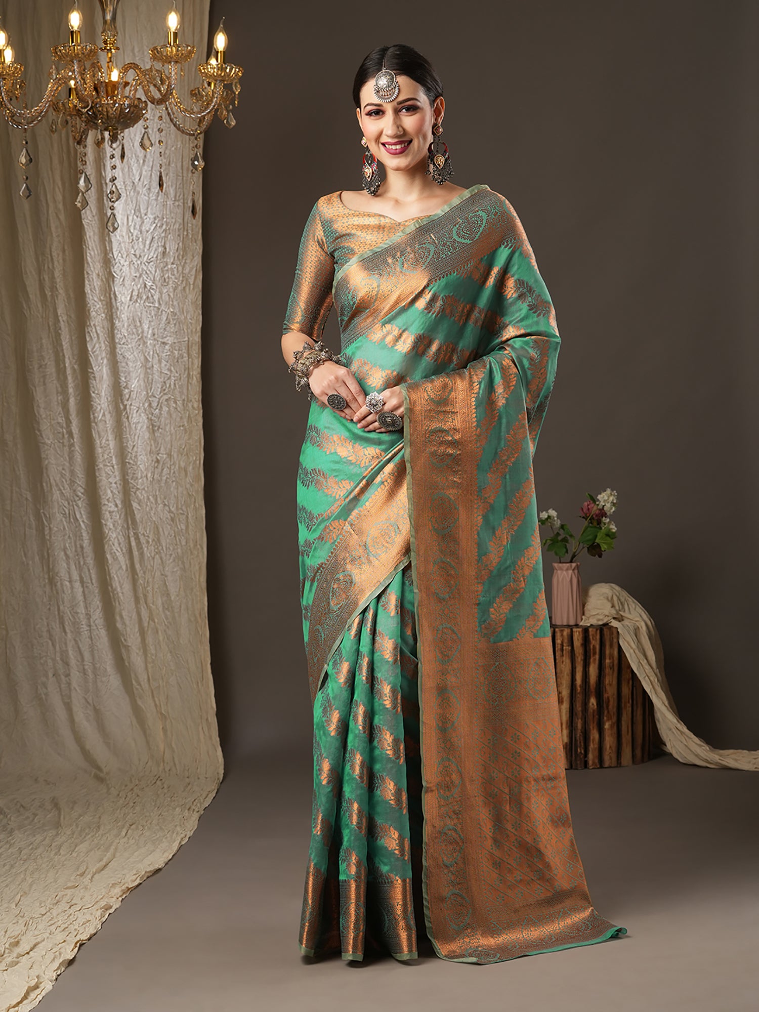 Women's Teal Design Banarasi Silk Saree With Unstitched Blouse - Teal Green