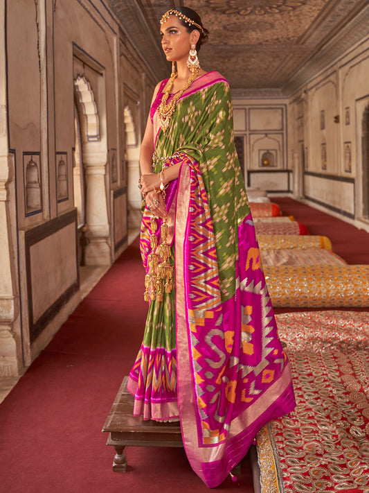 Women's Ikat Print Silk Saree With Unstitched Blouse - Green